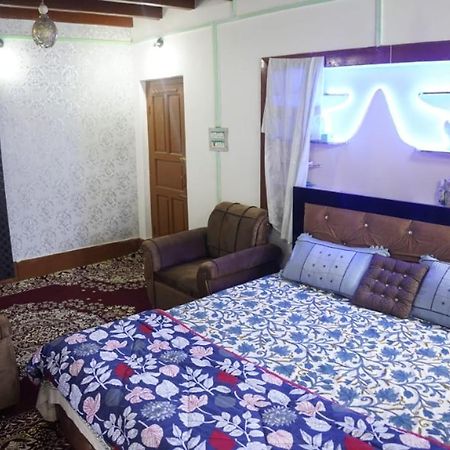 Wani Guest House Gulmarg Exterior foto